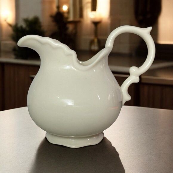 VTG Creamer Pitcher Classic Curved Body Flared Spout Elegant Handle 4.5” Tall - Picture 1 of 11